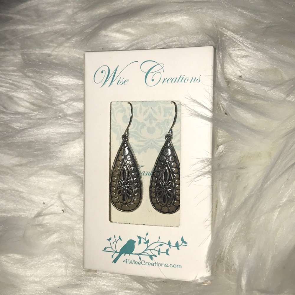 wise creation earrings !